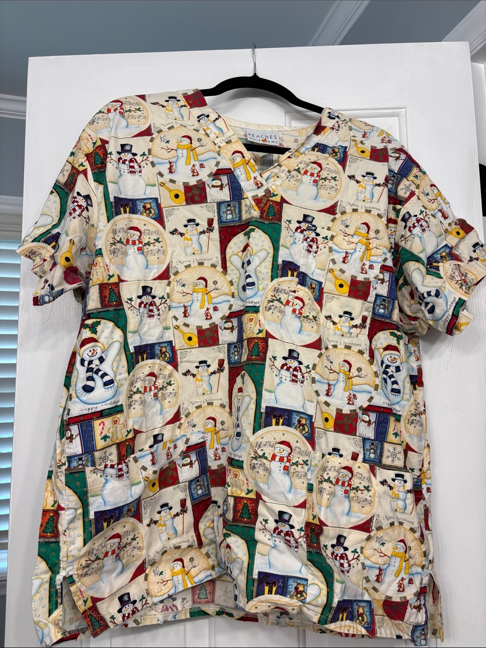 Holiday Snowman Print Scrub Top - Cream Multi